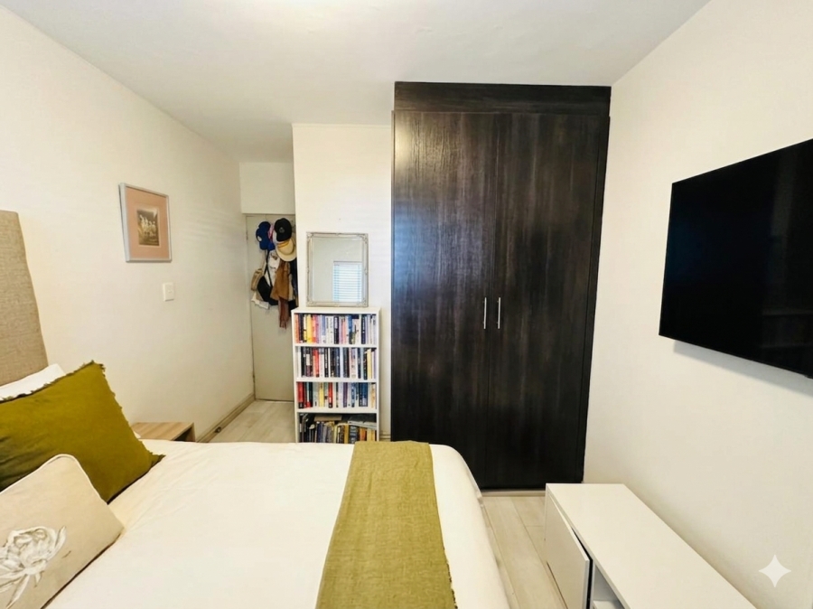 2 Bedroom Property for Sale in Sea Point Western Cape